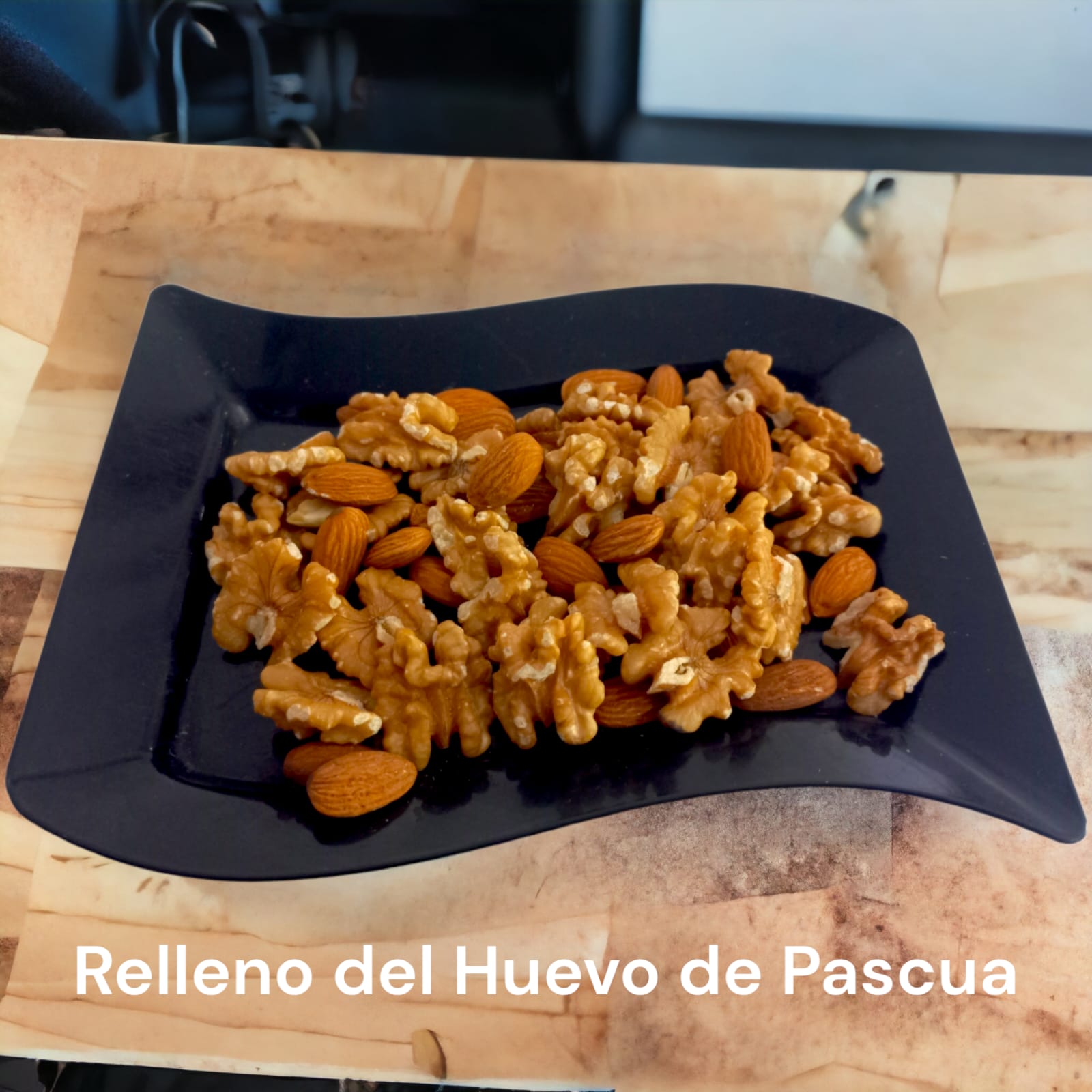 HUEVO DE PASCUA CON ALMENDRAS Y NUECES (360GR) - Image 2