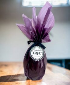 Huevos de Pascua con huevitos y bombones (150gr)