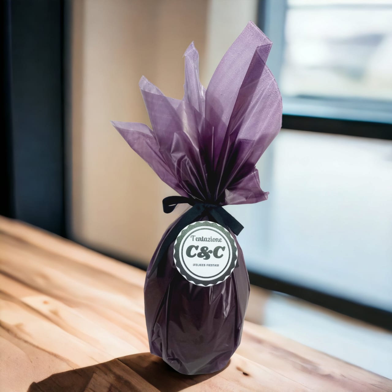 HUEVO DE PASCUA CON CONEJOS Y HUEVITOS (150GR)