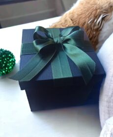 Caja con cinta de raso