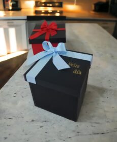 Caja con cinta de raso