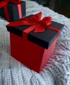 Caja con cinta de raso